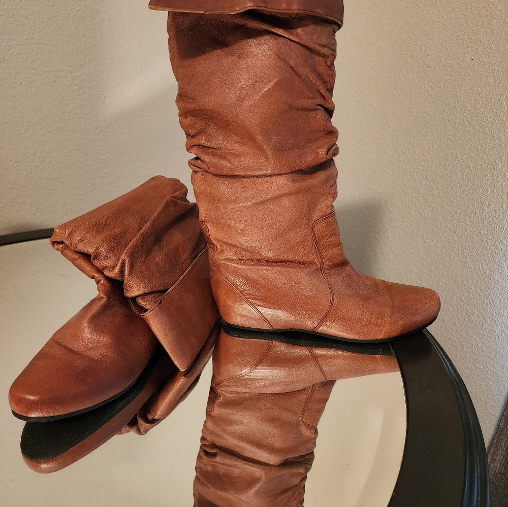 Boots - Picture 3 of 7